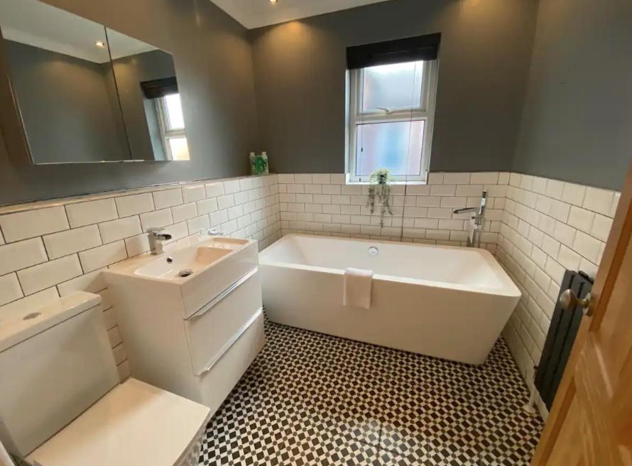 Вилла Cleveland House Манчестер Экстерьер фото