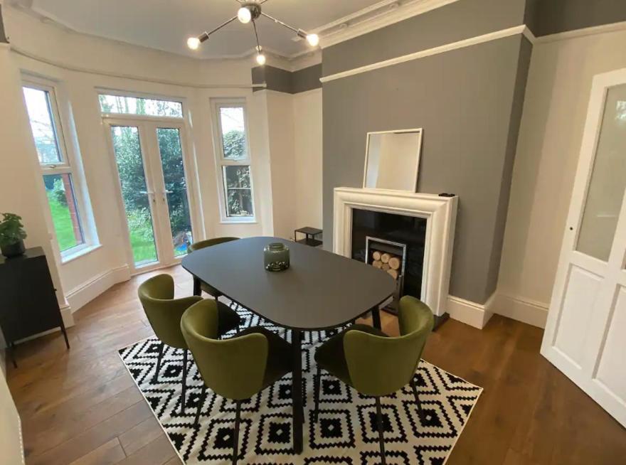 Вилла Cleveland House Манчестер Экстерьер фото